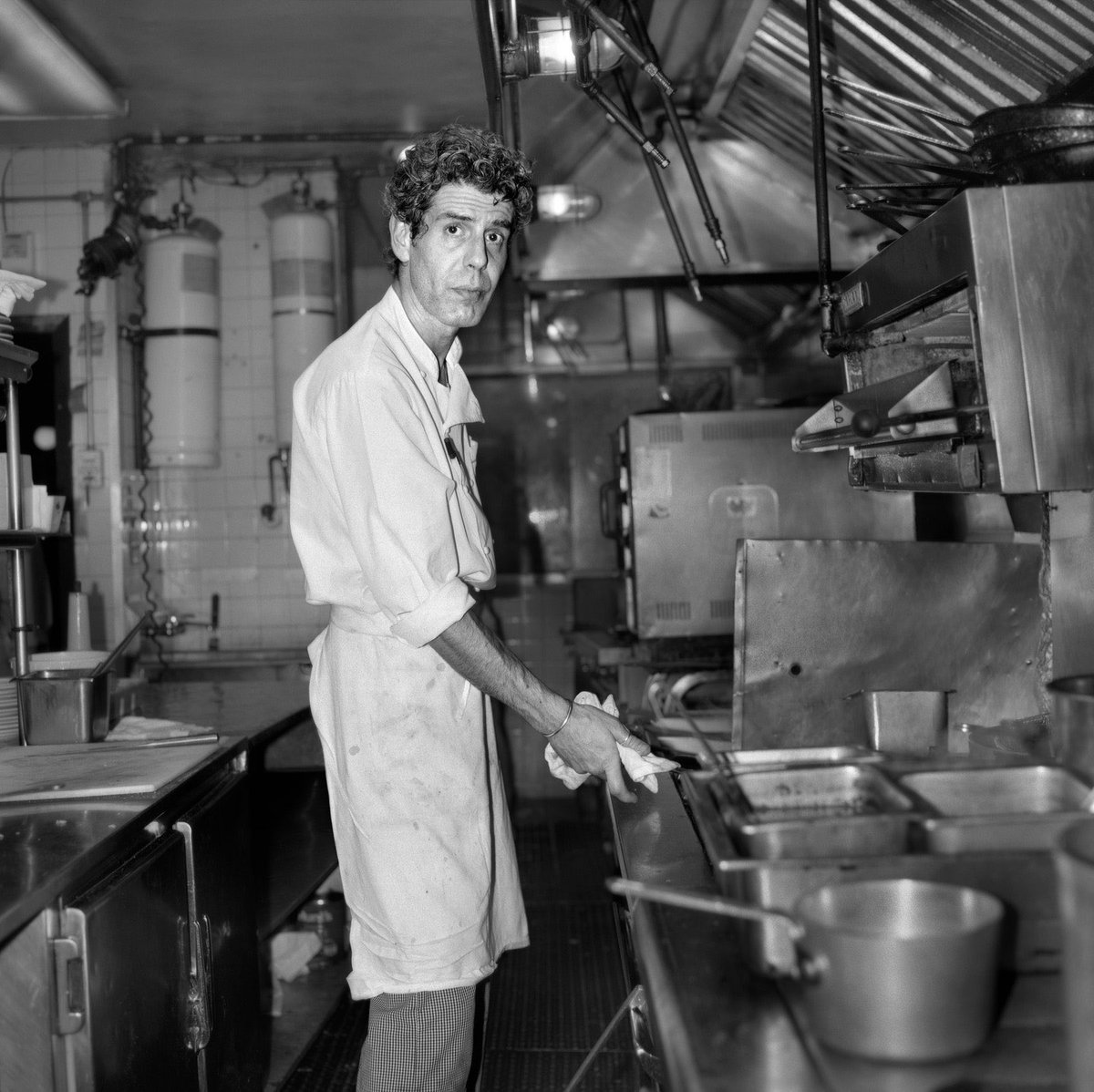 Adding starchy water from the pasta pot into the pan of sauce