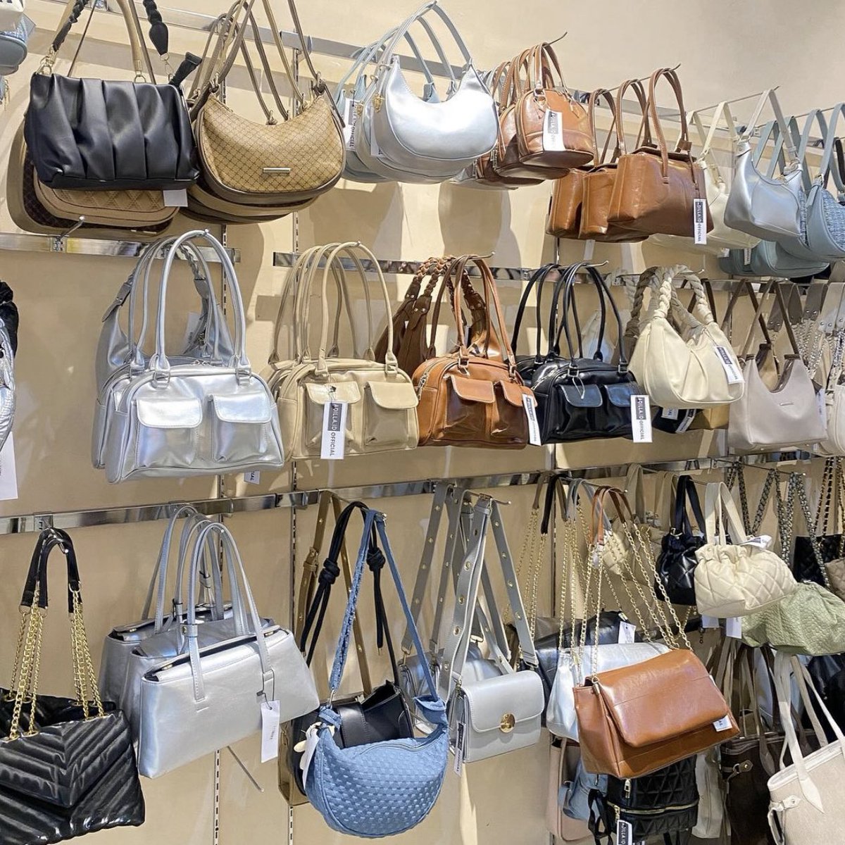 roxysshi's tweet photo. Memang paling aman belanja ditoko online yang sudah ada offline storenya juga jadi lebih terjamin kualitas produknya.

Disini banyak kemeja coquette model terbaru, sepatu dan tas produksi lokal harga terjangkau 🏷️

Nanti aku spill beberapa cabang offline storenya juga ✨👌 https://t.co/JswCcV5qm4