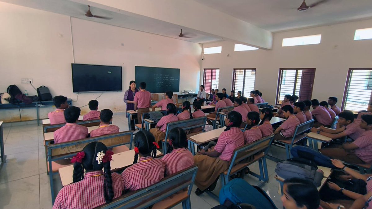 SrinivasVarsity's tweet photo. Recently, our team from #SrinivasUniversity’s Dept. of Clinical Psychology visited SVS School for impactful awareness sessions on Mental Health &amp; Safety. The sessions, split between classes 7-10, were packed with interactive activities and essential life skills. (1/2)
#Mangaluru https://t.co/XrYs2aBip3