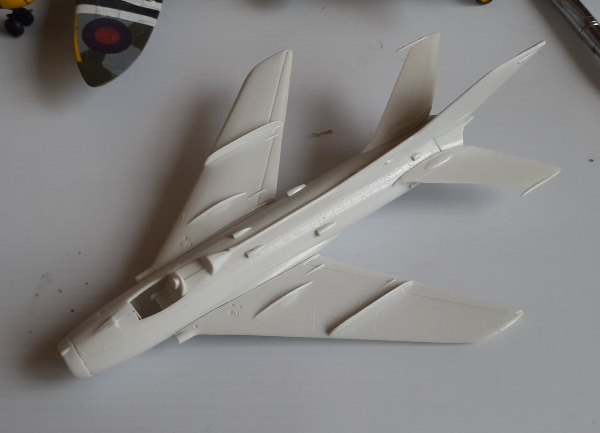 KsNua3Tg8Ag1ZsH's tweet photo. #KPモデル
#MIG19
色々と面倒くさいキットだけど、何とか士の字になった
全体のラインは良い感じ😃
て言うか思ったよりカッコいいなミグ19 https://t.co/tsBkV0cWk7