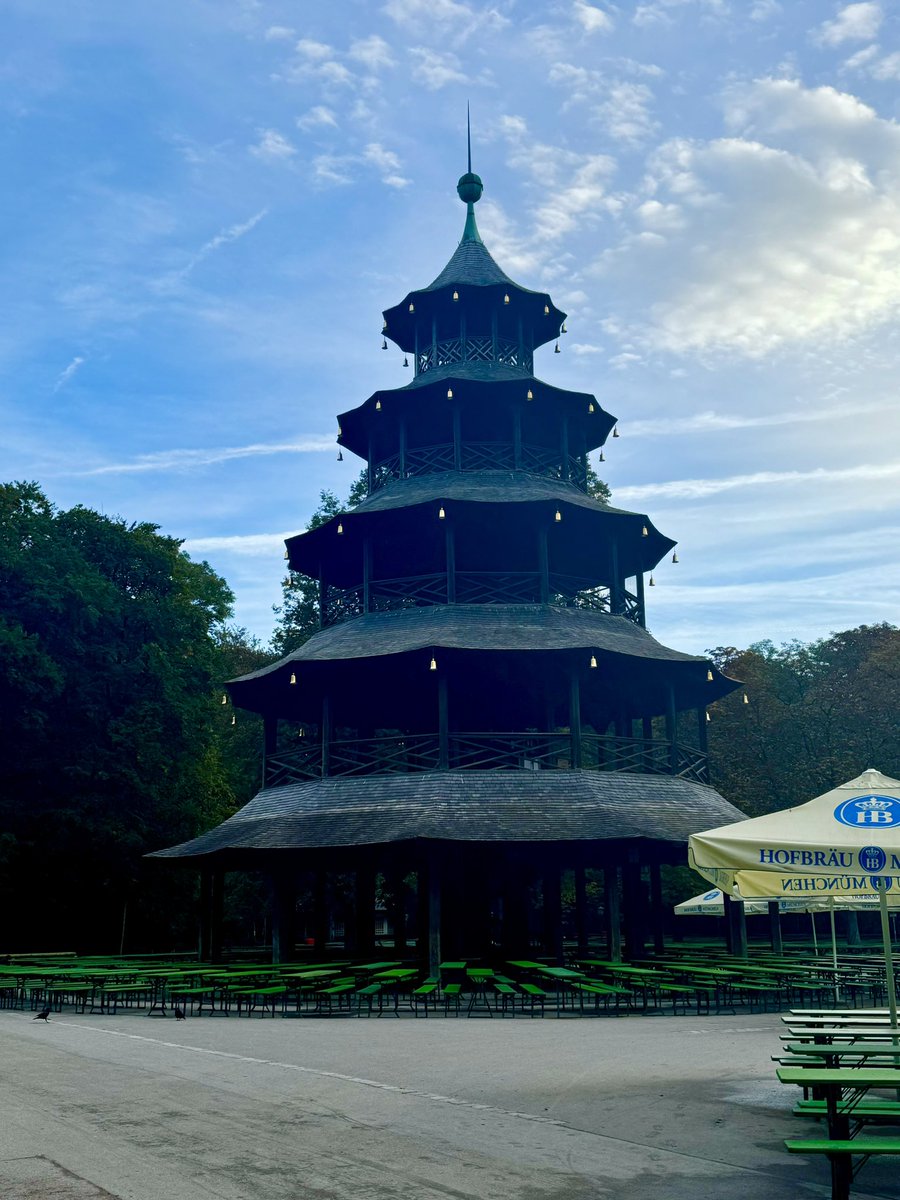 HeddoSiebs's tweet image. #last #run 🏃 in #munich before #takeoff 🛫 #great #city for #running #englishgarden #leopoldstraße 👍#keepgoing and #stayfit 💪 😃 also while #traveling 🙋‍♂️🙌