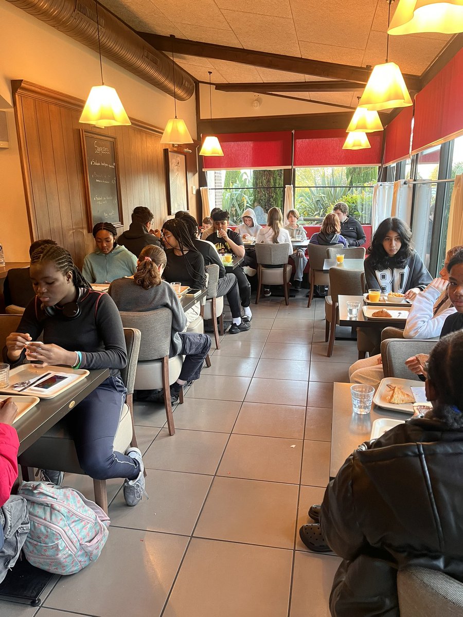 Le petit-déjeuner. Fully fuelled and ready for a day of exploring Normandy 🇫🇷@JenJensTweetss <a href="/ChilternA/">ChilternAcademy</a> <a href="/Douggie954/">Ian Douglas</a>