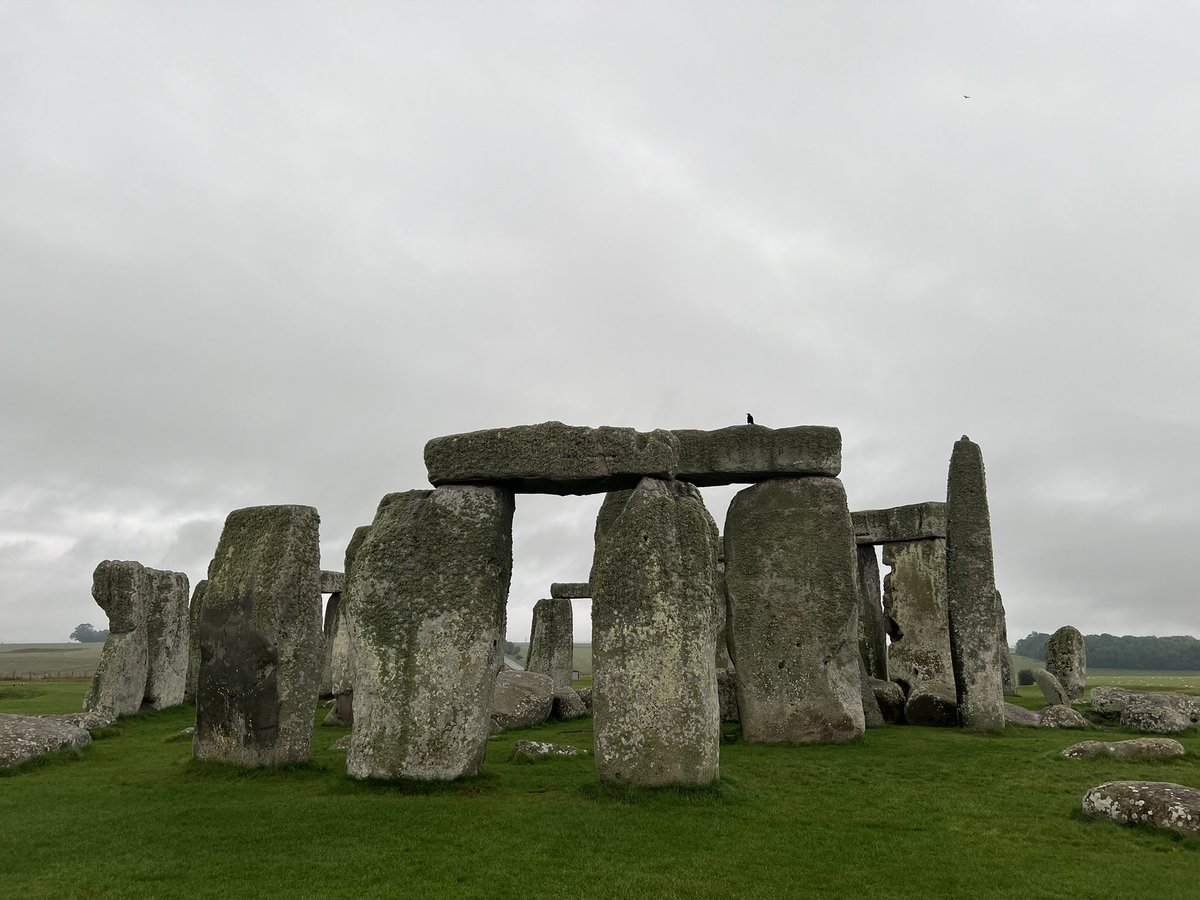 Sunrise at Stonehenge today (8th October ) was at 7.20am, sunset is at 6.29pm 🌧️
