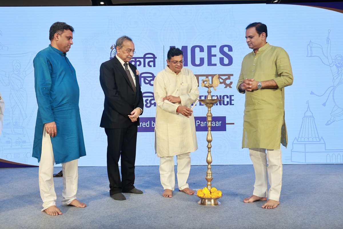 mcesmaharashtra's tweet photo. MCES Maharashtra Conference ची सुरूवात श्री. गोपाल कृष्ण अग्रवाल ,  श्री. राहुल नार्वेकर , श्री. मोहन जयकर व मैत्रीबोध परिवारातर्फे मित्र चित्रगुप्त ह्यांच्या हास्ते दीप प्रज्वलनाच्या सोहळ्याने करण्यात आली आहे. https://t.co/BorsA6Jz5d