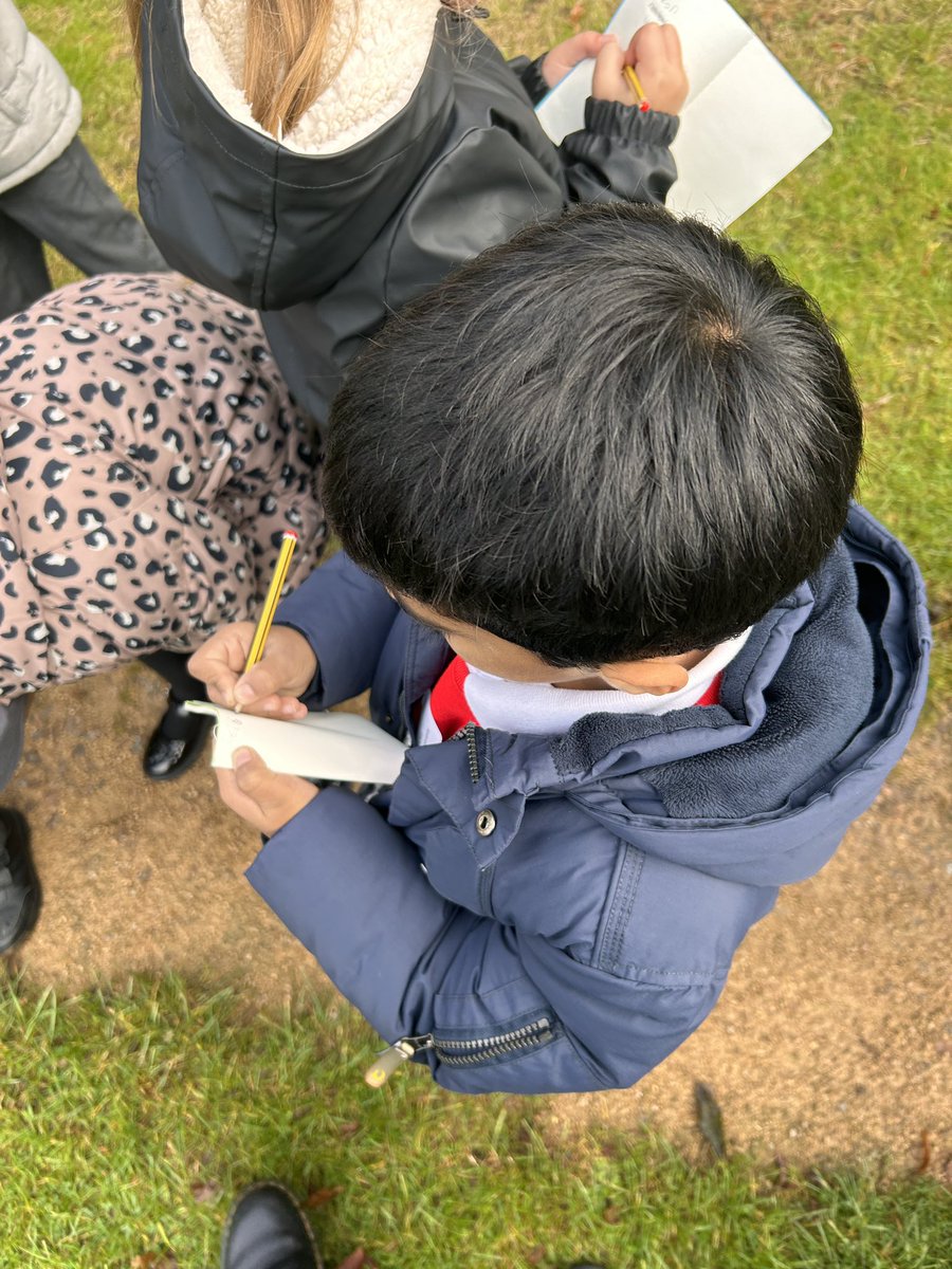 2DH loved going to the park today to collect language in their poetry notebooks for their poems all about nature. 🌳 🌷 🍃 🐿️ ☀️
