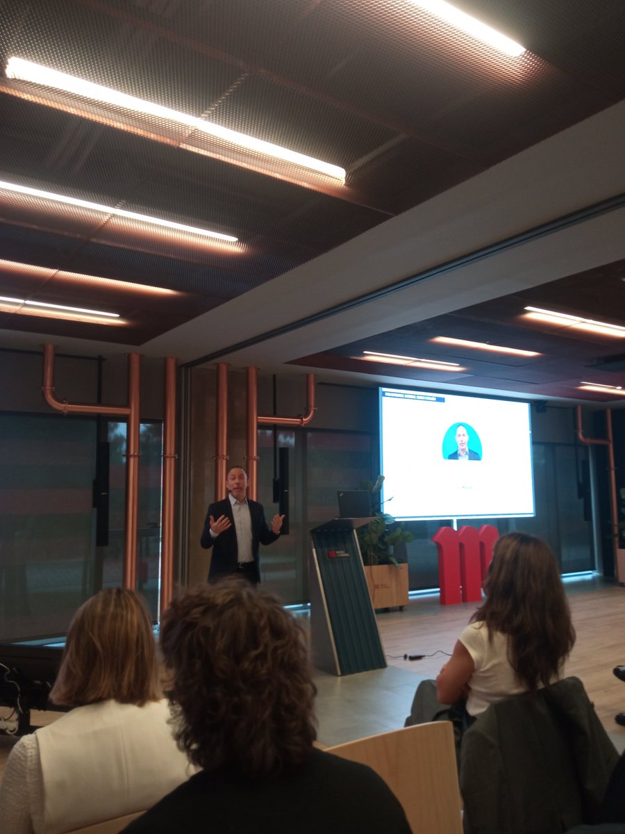 "El líder se hace, no nace. Las empresas deben impulsar a puestos de liderazgo a personas a las que no solo les importa el QUÉ sino también el CÓMO (inclusión, transparencia, respeto a los ddhh etc...)" <a href="/UxioMalvido/">Uxio Malvido</a> en el Cluster de Impacto Social de <a href="/foretica/">Forética</a>