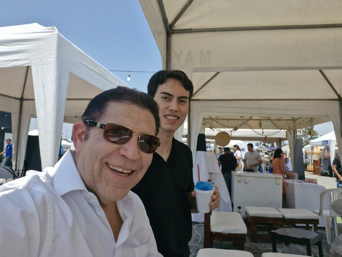 HMunetonZ's tweet photo. Felicitaciones a los Guayaquileños que salieron a la feria del Marisco.
Esto es salir a pasear,disfrutar,  degustar , todo lo bello y hermoso que tiene nuestra ciudad .
Índices de inseguridad a la baja , vamos mejorando.
Viva Guayaquil en sus fiestas !! https://t.co/nC6Wf1qdfZ