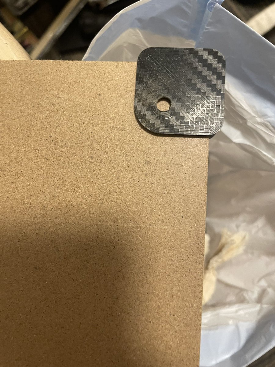 KESSOKU_ROKKU's tweet photo. 治具で穴あけ
流石にアクリルは勿体ないからダイソー産の木材モドキで https://t.co/BCd6Iw9oJ7