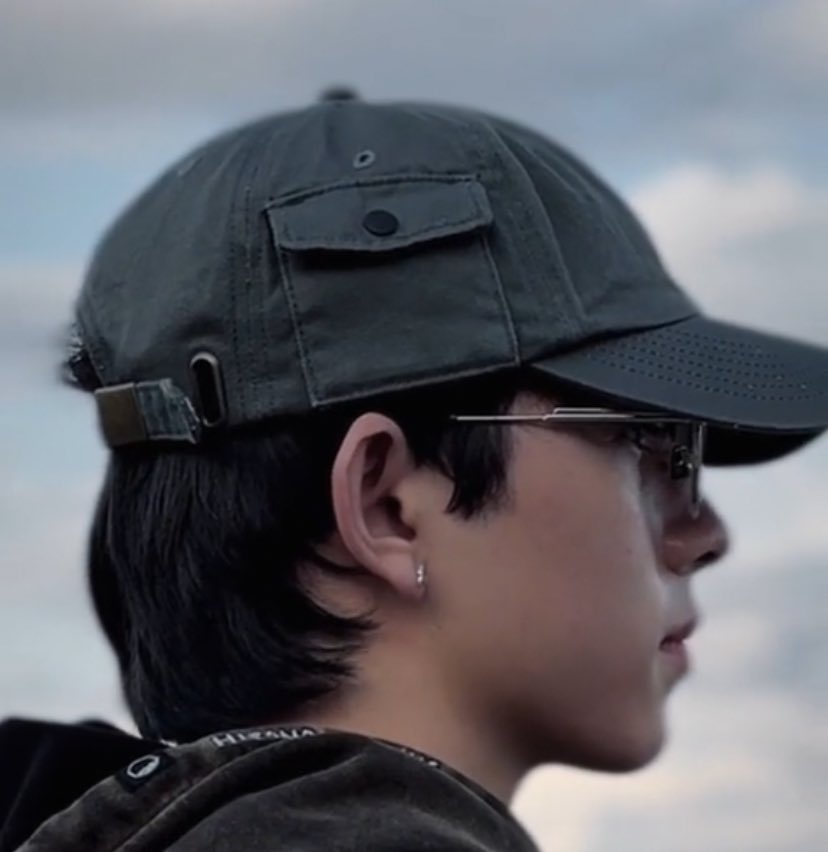 bluemonaet's tweet image. อองรีส่องรึป่าวเนี่ยยยตัด minivlog mood ดีมาก ongong in korea busan sea เนี่ยชอบมากอะไรแบบรี้ ตัดได้ดีเลยอะ เจ๋งมากกก มีเสียงลม มีเสียงคลื่นทะเล มีพี่อองมายืนหล่อๆ ชมทะเล เอาอีกนะะลงอีกเยอะๆเลย 🇰🇷🌊✨💭

#ongongvlog #minivlog #Ep1