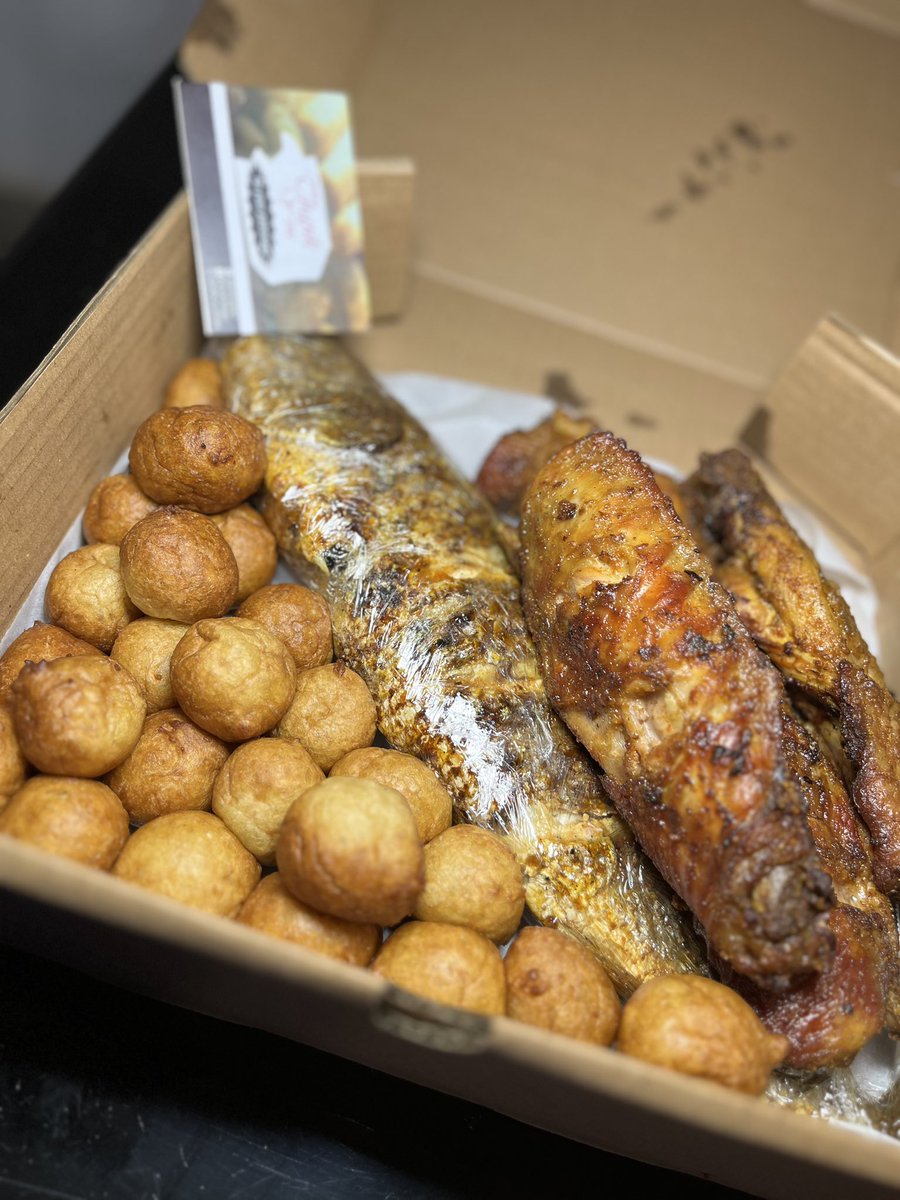 nutz_n_chops's tweet photo. Want Something for the birthdays, anniversaries, end of the year parties that will be coming up?

Then you should consider a box of smallchops as a gift 🎁 

We have our already curated platters just for you, and should you like to tweak your order, we are also open.

08039108947 https://t.co/bNqwVPTaTQ