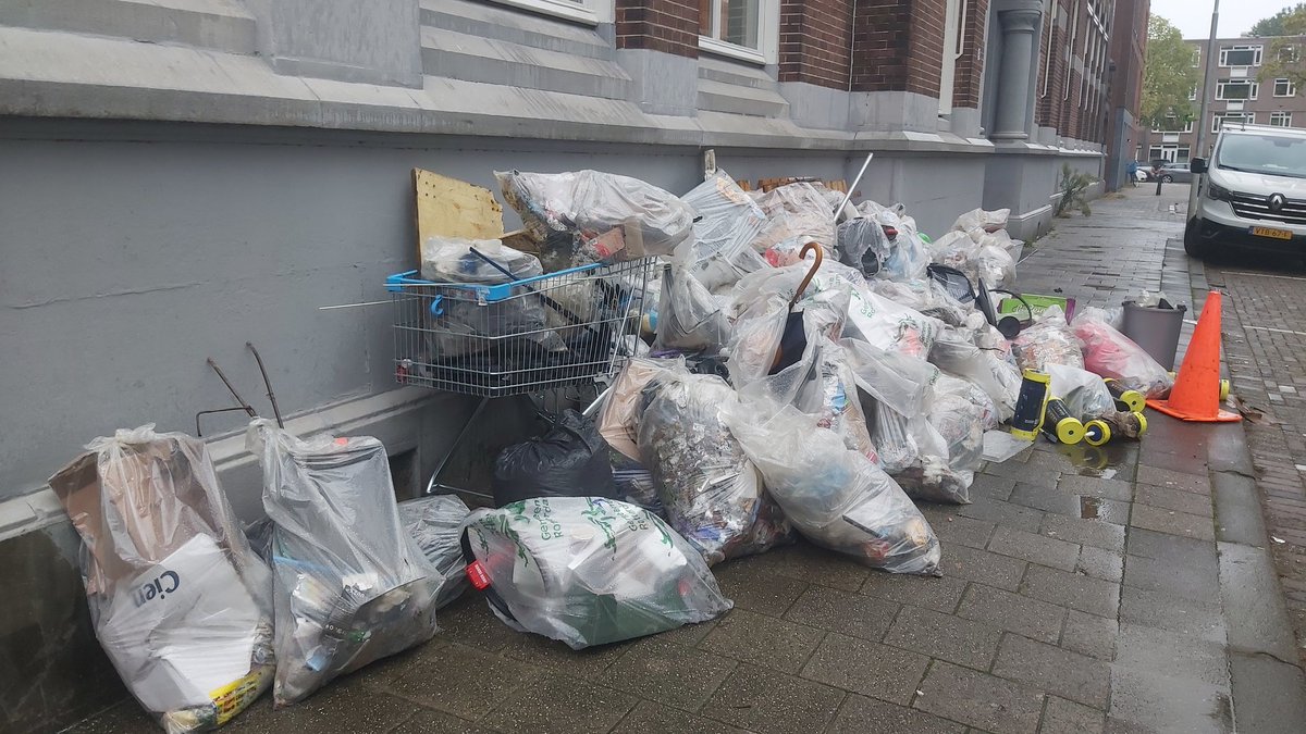 Anneke Strasters (@annekestrasters) on Twitter photo Met 145 leerlingen van het Rudolf Steiner College en 30 begeleiders alle straten van heel #Crooswijk schoon.
Wat een prestatie <a href="/HedyvandenBerk/">Hedy van den Berk</a> en <a href="/Stadsbeheer010/">Stadsbeheer010</a> Met 145 leerlingen van het Rudolf Steiner College en 30 begeleiders alle straten van heel #Crooswijk schoon.
Wat een prestatie <a href="/HedyvandenBerk/">Hedy van den Berk</a> en <a href="/Stadsbeheer010/">Stadsbeheer010</a>