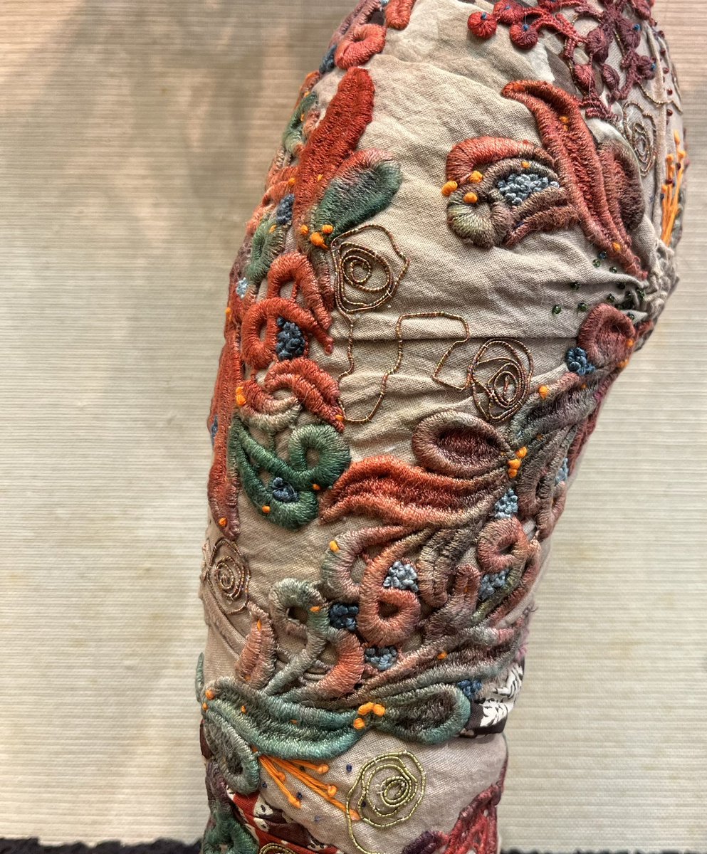 Memi さん作　80000円
瀰漫　(びまん)
意味　広がりはびこる

素晴らしい手技と感性　💕
オススメです