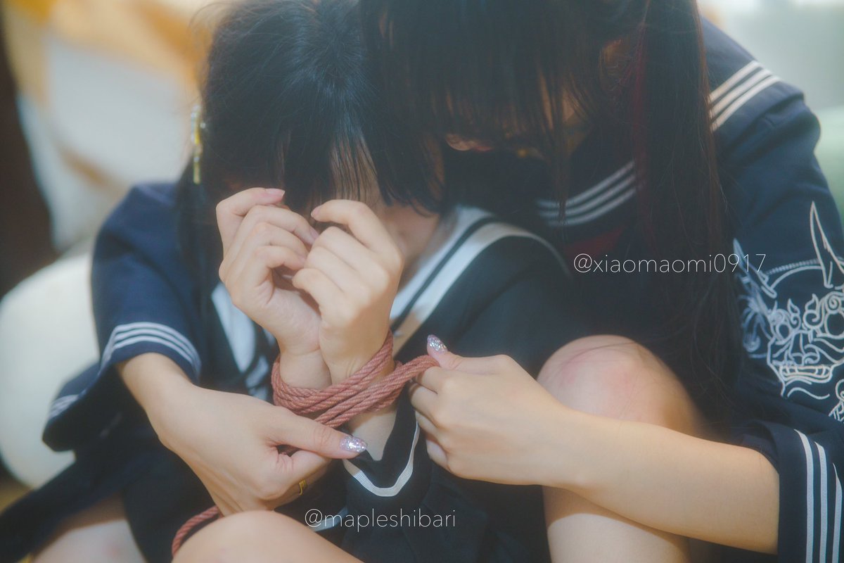 难道爱本身可爱在于……束缚。
🧚🏻‍♂️：<a href="/mapleshibari/">枫叶撞入秋色</a>  <a href="/xiaomaomi0917/">猫总-应犹在</a> 
📷：<a href="/youleing/">yoller</a>