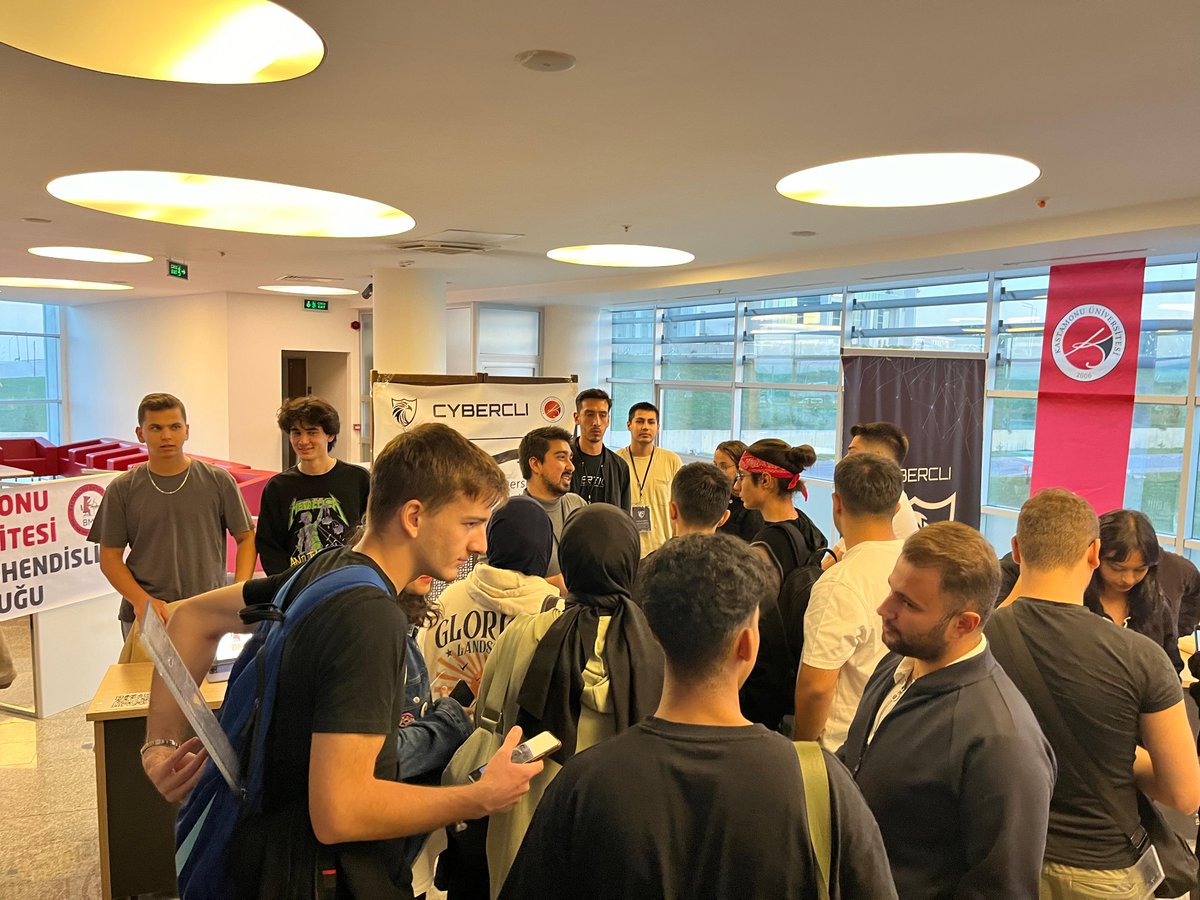 Fakültemize bu yıl katılan yeni öğrencilerimize yönelik olarak Merkez Kütüphane Sezai Karakoç konferans salonunda Oryantasyon Programı düzenlendi.

Programın devamında fakültemizde faaliyet gösteren öğrenci toplulukları tanıtım sunumları gerçekleştirdi.

<a href="/kastamonuunv/">Kastamonu Üniversitesi</a> 
<a href="/isener05/">izzet şener</a>