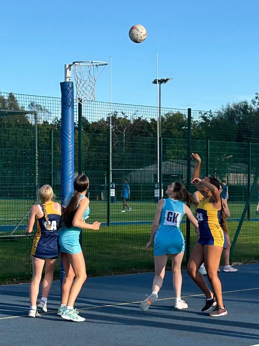 Netball 1s and 2s continued their winning streak at Kings High with two strong performances. MVPs Chloe and Sarah  #thesegirlscan #kesnetball#kes