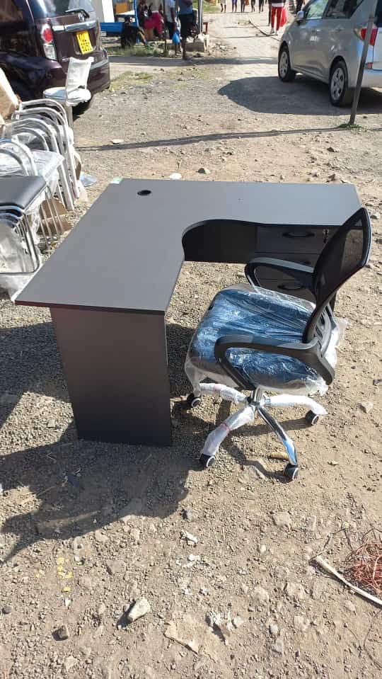 virginHoffice's tweet image. Tuesday Furniture Deals 🔥🔥
L-shaped desk &amp;amp; Secretarial office chair 
Price: Kshs 14,000/=
Call/WhatsApp: 0703925459
Visit our Website: virginhoffice.com
We deliver countrywide in Kenya

Riggy G Rigathi Gachagua #FreeKiprono #EndOfAnError Amerix #AboveAndBeyond Truthful