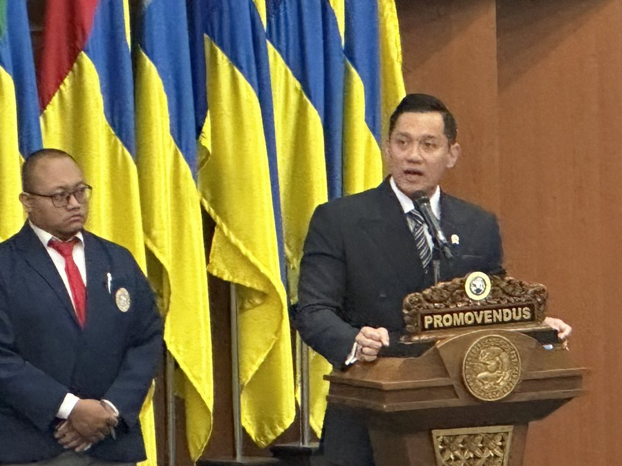 GusbibDC's tweet photo. Selamat &amp; Sukses kagem Yg Terpelajar Mas Menteri/Ketum Doktor AHY atas diraihnya gelar Doktor dari Universitas Airlangga Surabaya, dg Predikat CUM LAUDE.

Semoga gelar &amp; ilmunya berkah &amp; manfaat bagi masyarakat, bangsa dan negara. 

Mas AHY sangat bangga
@AgusYudhoyono https://t.co/CCkOdOBpQu