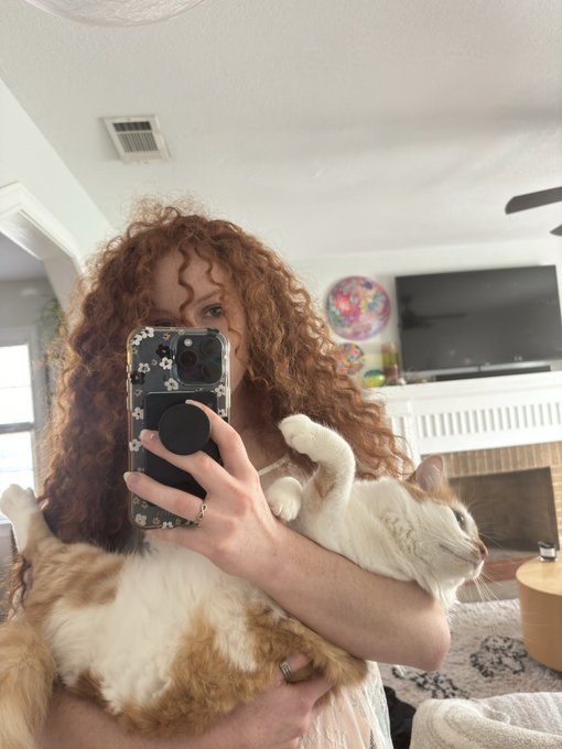 Watch Seven's leaked NSFW photo on TwXstars