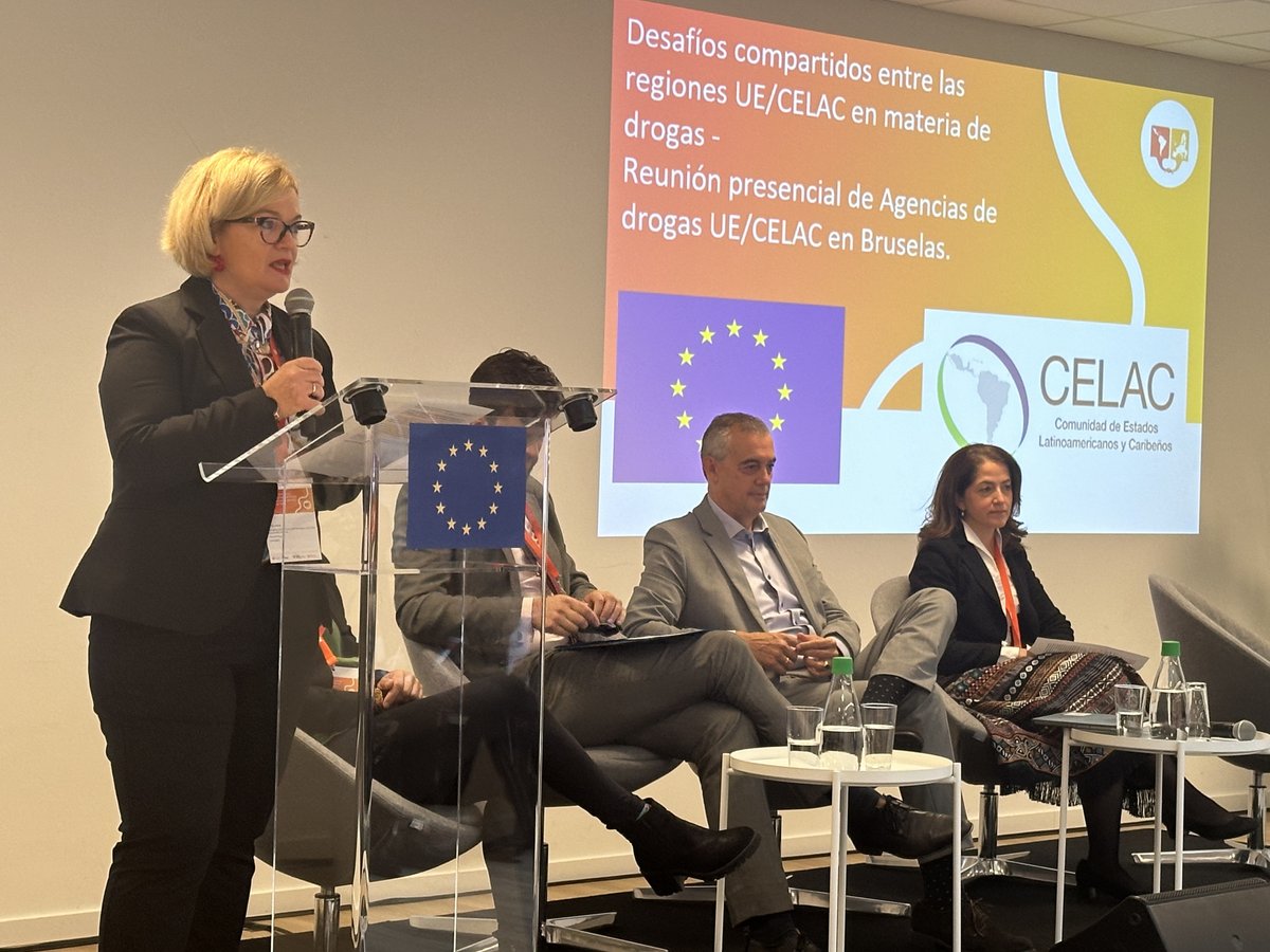 ProgramaCOPOLAD's tweet photo. #ENDIRECTO Estamos en #Bruselas, en la inauguración de la reunión #DesafiosDrogasUELAC.

🇭🇺 🇨🇴 La copresidencia del Mecanismo EU/CELAC sobre Drogas, Hungría y Colombia; y representantes de @FIIAPP y @EU_Commission dan la bienvenida a los más de 40 asistentes de ambas regiones. https://t.co/T1HedWdiz4