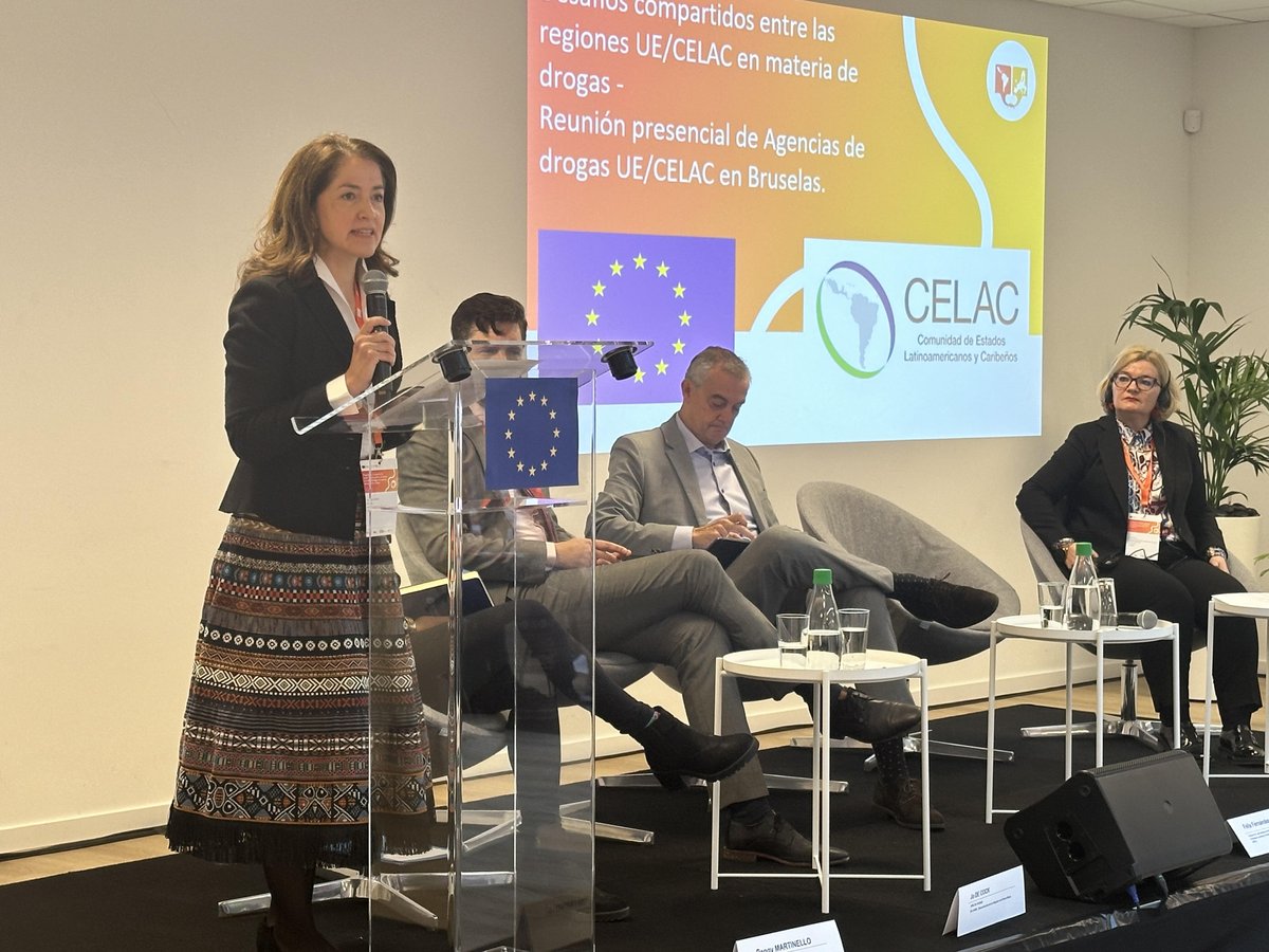 ProgramaCOPOLAD's tweet photo. #ENDIRECTO Estamos en #Bruselas, en la inauguración de la reunión #DesafiosDrogasUELAC.

🇭🇺 🇨🇴 La copresidencia del Mecanismo EU/CELAC sobre Drogas, Hungría y Colombia; y representantes de @FIIAPP y @EU_Commission dan la bienvenida a los más de 40 asistentes de ambas regiones. https://t.co/T1HedWdiz4
