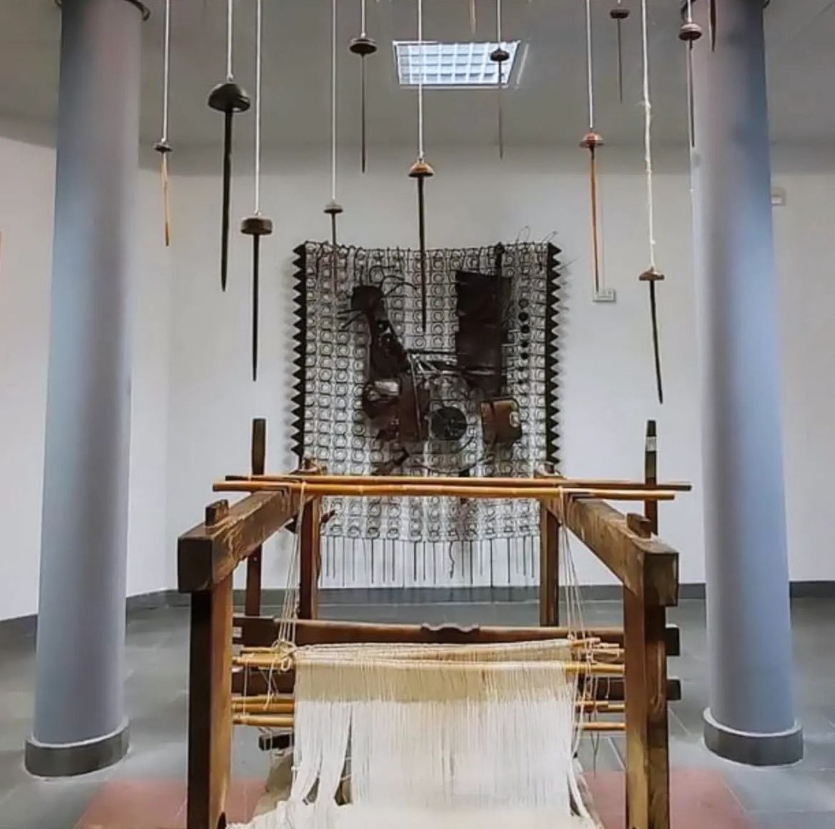 murats samugheo (@museotessile) on Twitter photo Salutata Tessingiu, la Mostra dell’Artigianato Sardo, il <a href="/MuseoTessile/">murats samugheo</a> si appresta a riallestire una selezione di manufatti antichi e contemporanei della propria collezione.
L’installazione dedicata a Giovanni Barra continuerà a darvi il benvenuto all’ingresso del Museo. Salutata Tessingiu, la Mostra dell’Artigianato Sardo, il <a href="/MuseoTessile/">murats samugheo</a> si appresta a riallestire una selezione di manufatti antichi e contemporanei della propria collezione.
L’installazione dedicata a Giovanni Barra continuerà a darvi il benvenuto all’ingresso del Museo.