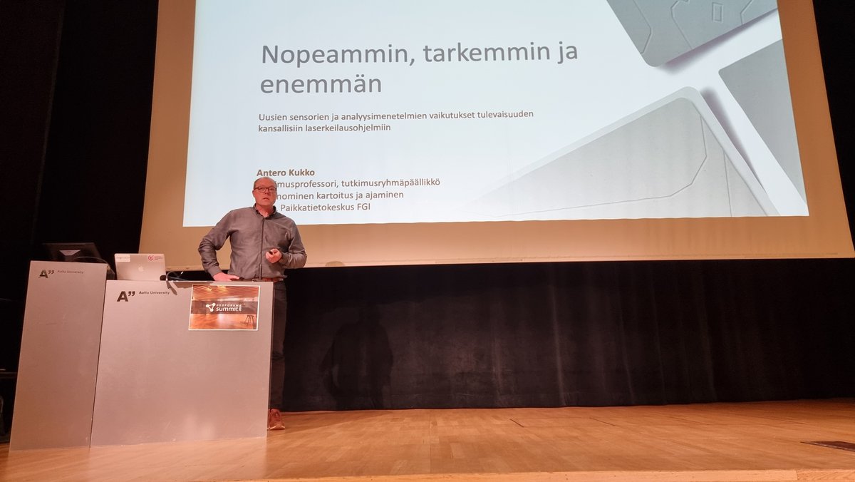 Mikä on kansallisten keilaus- ja kuvausohjelmien tulevaisuus? Tänään @GeoForumSummit'issa puheenvuoroissa mm. kartastopäällikkömme Juha Kareinen ja tutkimusryhmäpäällikkömme <a href="/KukkoAntero/">Antero Kukko</a>.
#MMLtutkimus #Paikkatieto #MMLtapahtumat #GeoForumSummit