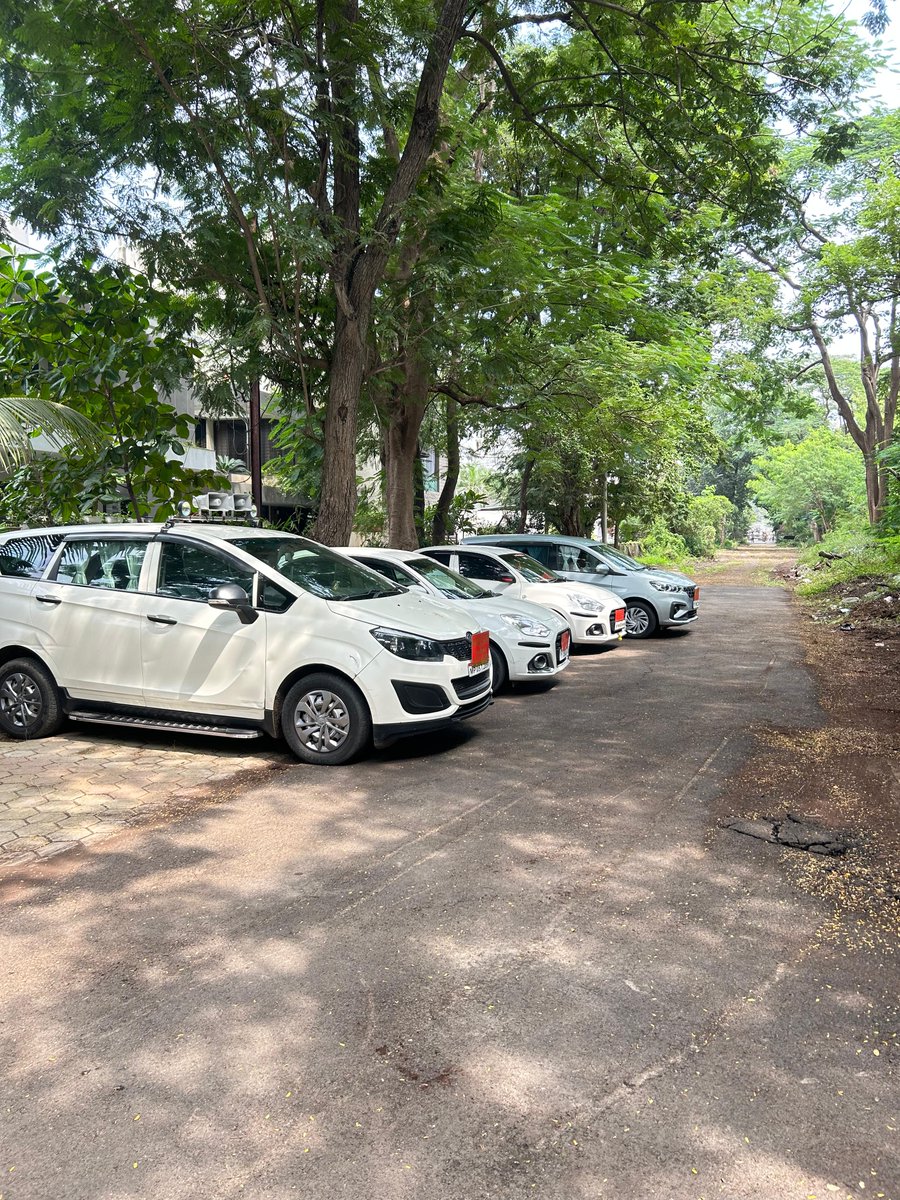 EXCISECGST's tweet image. A Cleanliness drive supported by IMC was conducted at the unused area of GST Bhawan, Manik Bagh Palace, Indore as part of &apos;Space Management&apos; Drive. The place is now being used as parking space for vehicles.
#swachhtahiseva2024 
@cbic_india 
@cgstbhopalzone 
@SwachhIndore