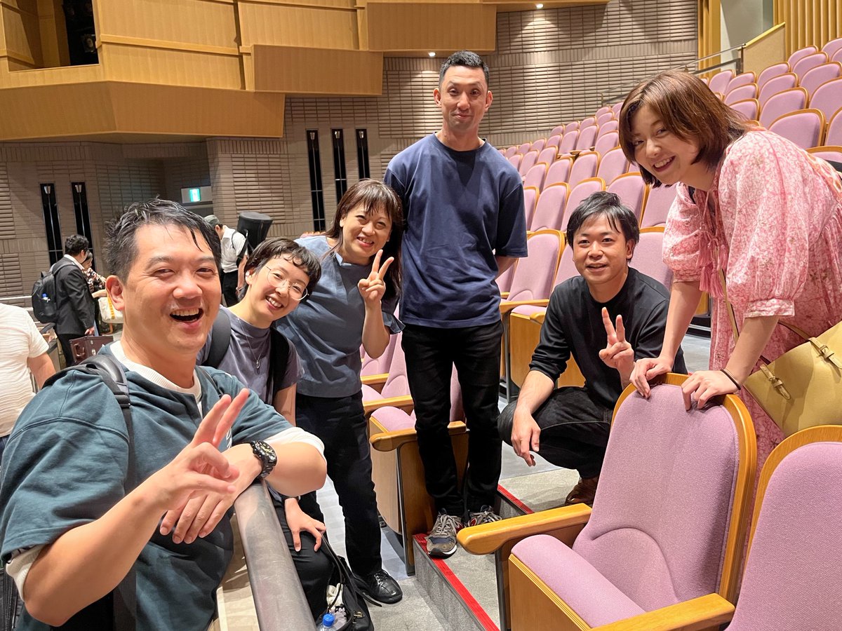atsushi_kla's tweet photo. 先日の、L∞p Wind Ensemble 第1回定期演奏会。
https://t.co/MCkMiNShHX
https://t.co/A12Y9SxxLj
いままで経験のないこと盛りだくさんで、とても楽しかったです。
昔の仲間と再会した喜び、新しく繋がった縁。
とても温かく、大きなエネルギーを感じることのできた舞台でした。
#LoopWindEnsemble https://t.co/KDuhijWLnc