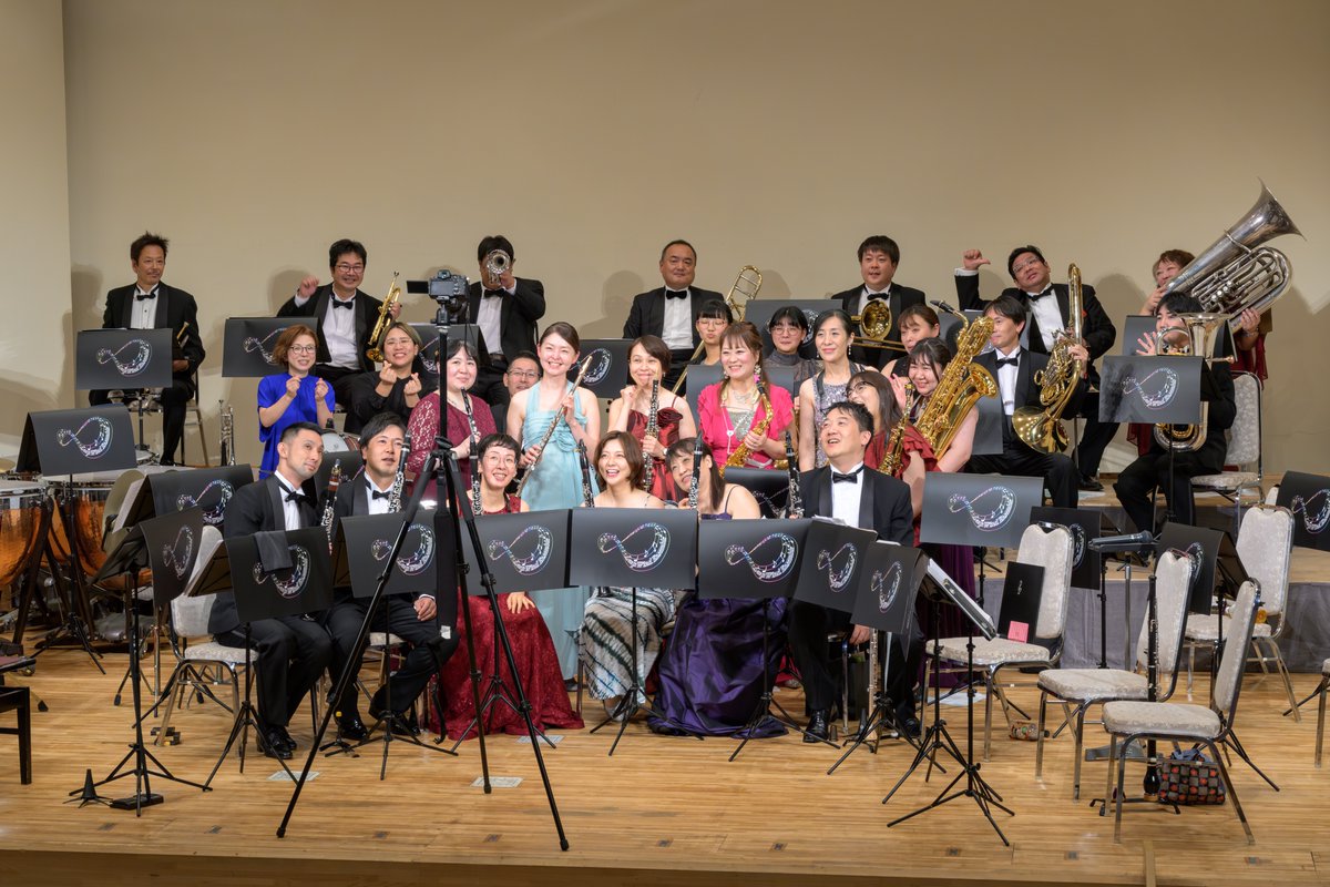 atsushi_kla's tweet photo. 先日の、L∞p Wind Ensemble 第1回定期演奏会。
https://t.co/MCkMiNShHX
https://t.co/A12Y9SxxLj
いままで経験のないこと盛りだくさんで、とても楽しかったです。
昔の仲間と再会した喜び、新しく繋がった縁。
とても温かく、大きなエネルギーを感じることのできた舞台でした。
#LoopWindEnsemble https://t.co/KDuhijWLnc