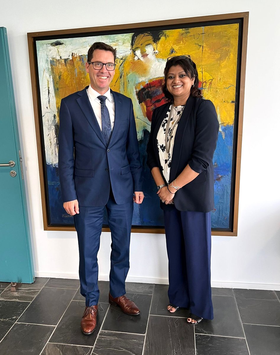 IOMBangladesh's tweet photo. 🤝@GhazzaliNusrath, CoM a.i. of @UNmigration &amp; H.E. @NorwayAmbBD, 🇳🇴’s newly appointed Ambassador had fruitful discussions on IOM’s ongoing programming in 🇧🇩 on migration management including #climate migration, #countertrafficking &amp; the #RohingyaRefugeeResponse. https://t.co/DjmDjycDhj