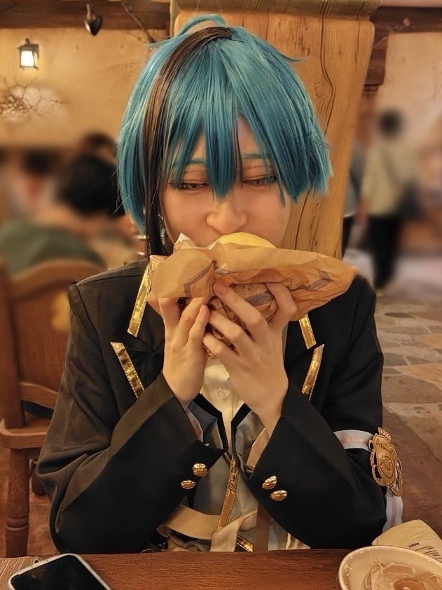 miamiacosmos's tweet photo. もぐもぐ🐬🦈

性格出るね〜

🐬→@pina_peridot

#Dハロ仮装 #Dハロ仮装2024 https://t.co/V47VHzzDkb
