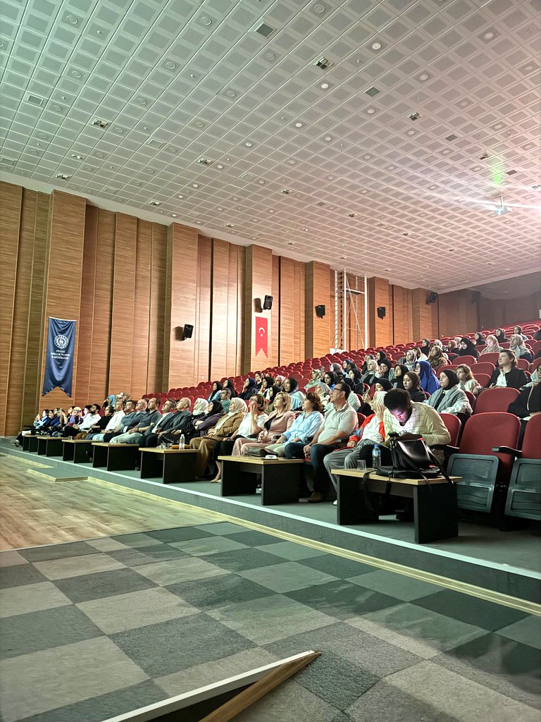 Pamukkale Yurdumuzdaki Sosyal Tesis Konferans salonunda Direnişin Simgesi Gazze sloganıyla işgalin 1.yılında yurdumuz öğrencileriyle Gazze'nin yanındayız.
#GazzeninSesiOl <a href="/omer_ilman/">Ömer İlman</a> <a href="/GSB_Denizli/">Denizli Gençlik ve Spor İl Müdürlüğü</a> <a href="/vildanbasbug/">Vildan Basbug 🟢 🇹🇷</a> <a href="/Ezgicanaksoy/">Ezgi Aksoy</a>