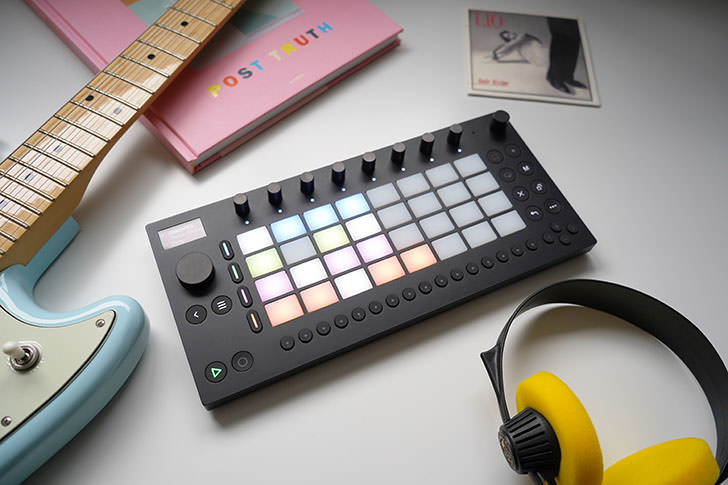 ICON_jp's tweet photo. “どこでも作曲マシン”、「Ableton Move」がデビュー…… バッテリー駆動、スピーカーやマイクも内蔵したコンパクトな音楽制作デバイス - ICON https://t.co/Hdjx05BCKT @Ableton @AbletonJP https://t.co/HYpviSYdA5