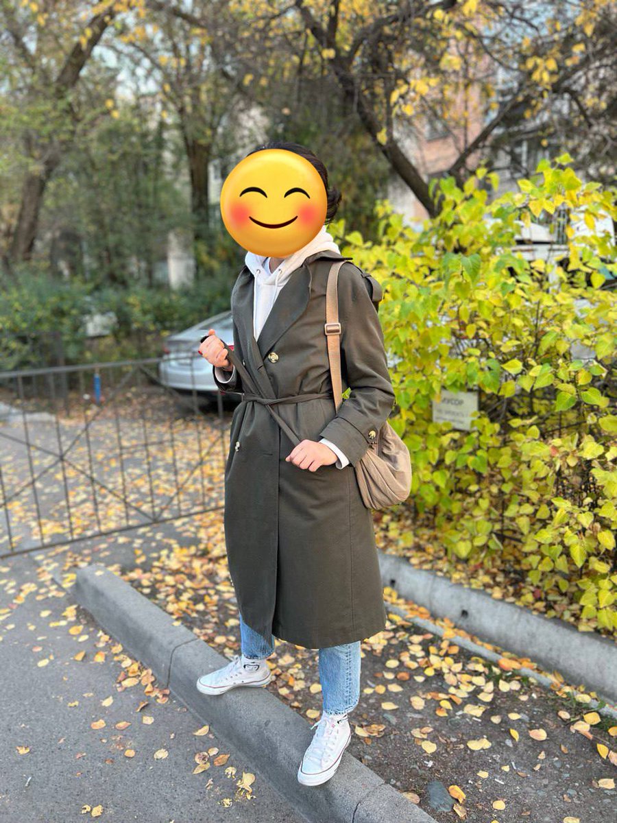 Episha's tweet image. Девочки, подруга продает:

MANGO Двубортный тренч 
Длинный, прямой фасон. Длинные рукава с пуговицами на манжетах.  Съемный пояс. 
Бренд: MANGO
Размер: XS (хорошо садится на S и М размер)
Состояние: Б/у - хорошое, носила не часто 
Стоимость: 3500 сомов