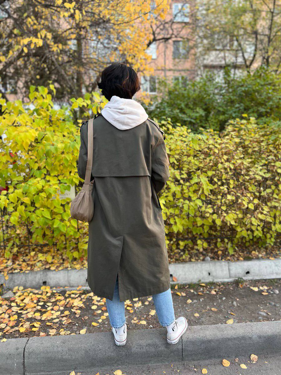 Episha's tweet image. Девочки, подруга продает:

MANGO Двубортный тренч 
Длинный, прямой фасон. Длинные рукава с пуговицами на манжетах.  Съемный пояс. 
Бренд: MANGO
Размер: XS (хорошо садится на S и М размер)
Состояние: Б/у - хорошое, носила не часто 
Стоимость: 3500 сомов