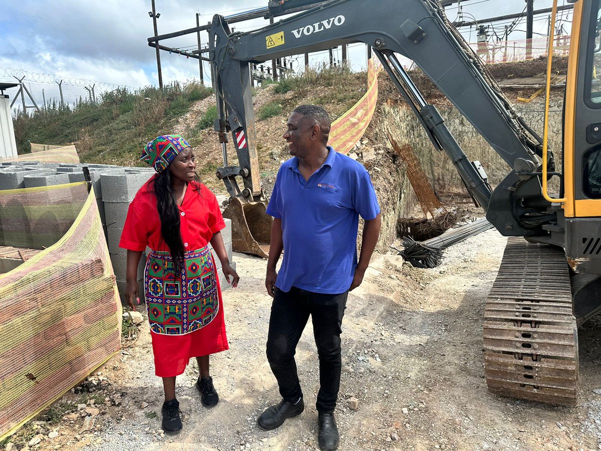 EFFEASTERNCAPE_'s tweet photo. [MMC ON DUTY]📸

MMC for Energy and Electricity, CLLR @ZenMali2024 did an oversight visit in Motherwell and Kariega to ensure that all electricity faults which took place during the workers strike are being attended to and to ensure that electricity is being restored.
#EFFInGovernment