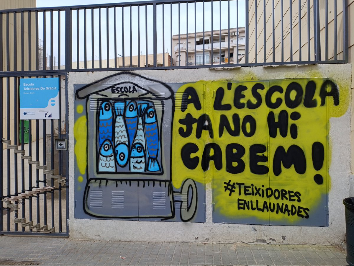 flipau's tweet photo. Seguiu la campanya d'@afateixidoresg. És una vergonya que calgui reclamar coses tan essencials com un espai digne en una escola pública. Però @consorciedubcn @pscbarcelona @Bcn_Gracia i companyia no en tenen, de vergonya. https://t.co/aUvkYpbEjT