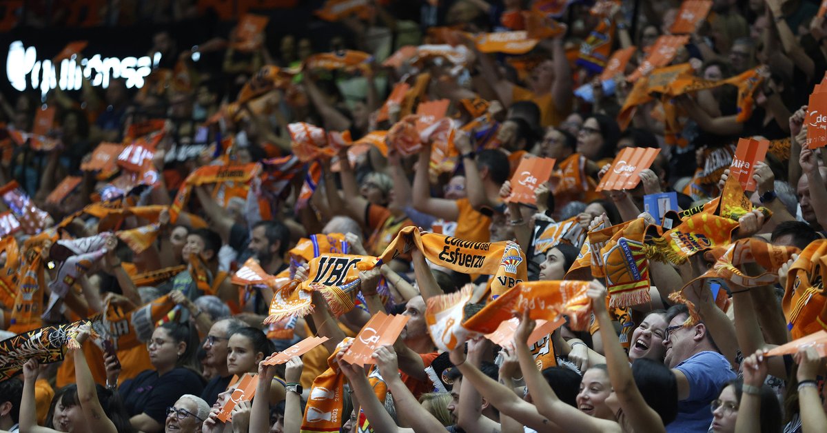 À Punt Esports (@apuntesports) on Twitter photo 🏀El <a href="/valenciabasket/">Valencia Basket Club</a> i <a href="/apunt_media/">À Punt</a> tornen a anar de la mà en l’<a href="/EuroLeagueWomen/">EuroLeague Women</a>.
apuntmedia.es/esports/basque… 🏀El <a href="/valenciabasket/">Valencia Basket Club</a> i <a href="/apunt_media/">À Punt</a> tornen a anar de la mà en l’<a href="/EuroLeagueWomen/">EuroLeague Women</a>.
apuntmedia.es/esports/basque…
