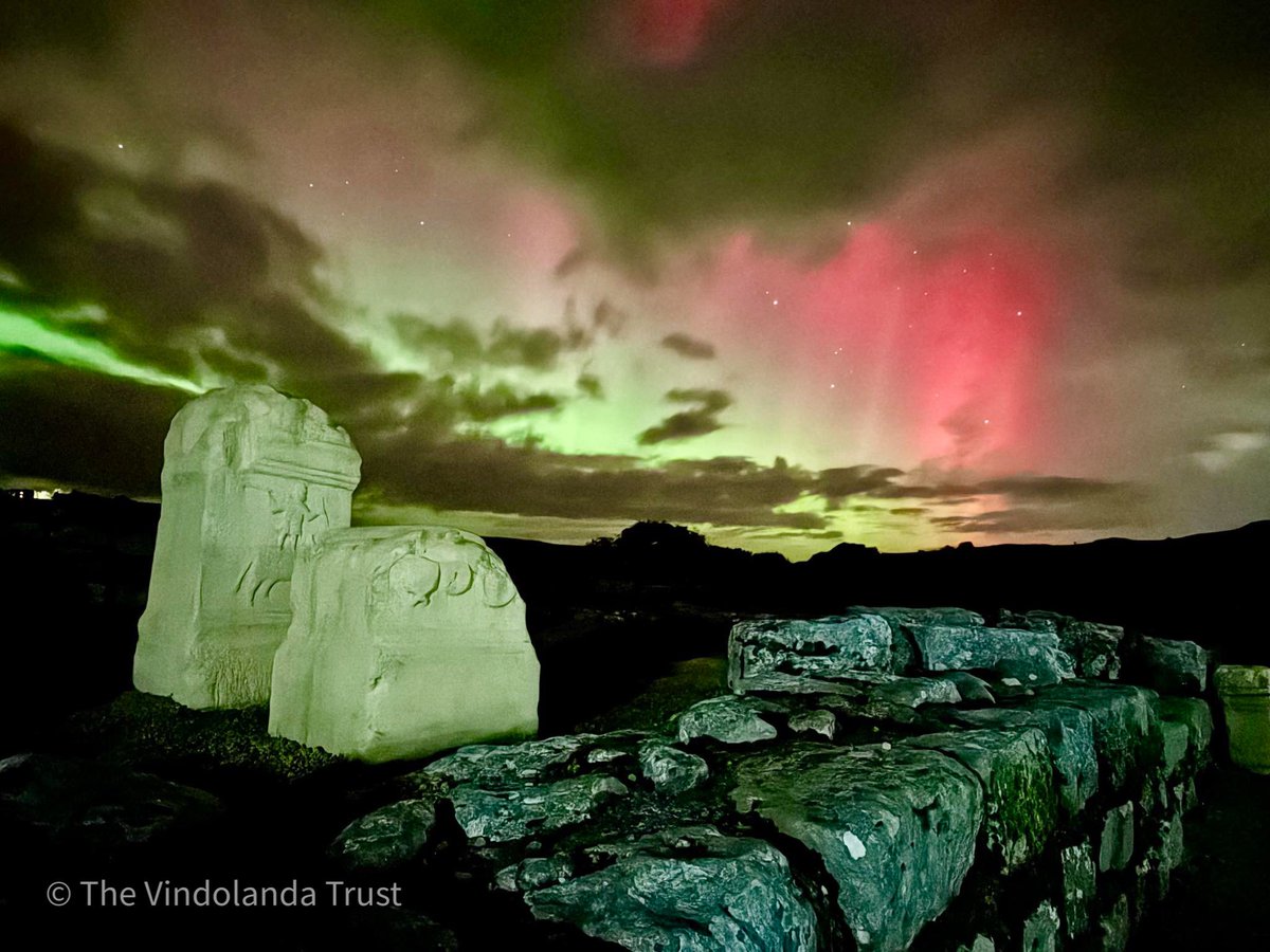 VindolandaTrust's tweet photo. Natures ultimate light show, captured by our team above Vindolanda last night.
#Northernlights https://t.co/yfyMJIQKkz