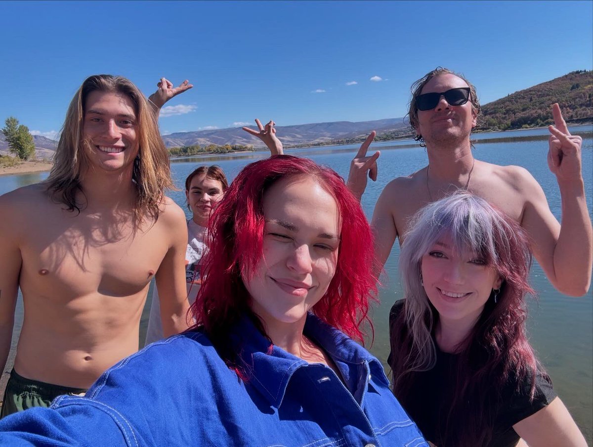 patch_t_phoenix's tweet photo. Lil mid-tour lake trip with the crew - cold plungin, rock throwin, and beer drinkin to put my mind and body right ☀️ https://t.co/JHlYpj38zw