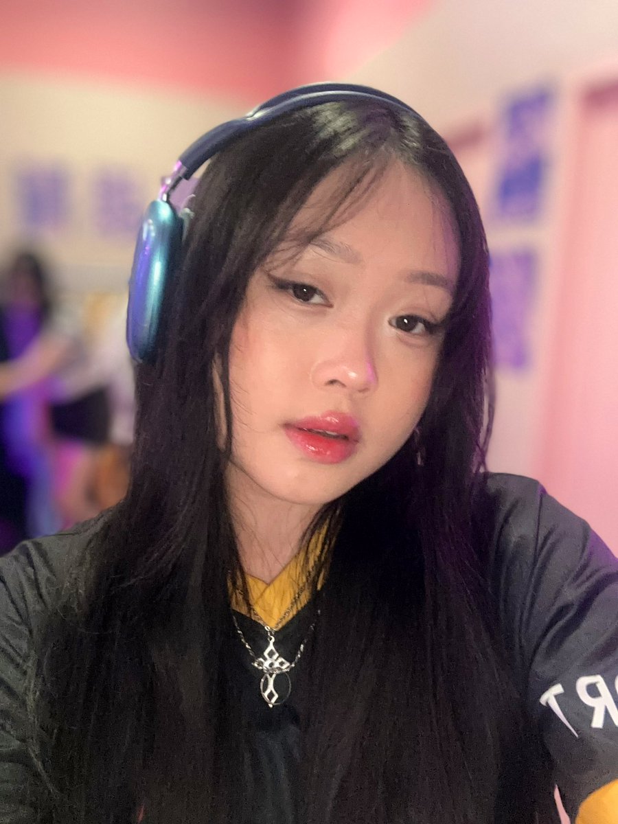 I don’t know what kind of expression is this 🤔