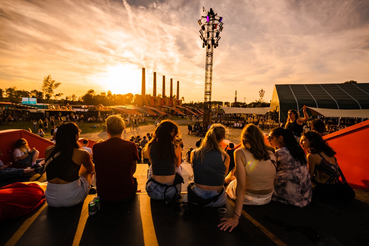🚨🔎Gezocht: de festival stagiair(e) van 2025!
Lowlands zoekt een marketing stagiair(e) van maart t/m augustus 2025. Interesse in muziek, festivals en ben je nieuwsgierig naar hoe het er achter de schermen aan toe gaat? Check de vacature via bit.ly/4eUZIVa #LLFest