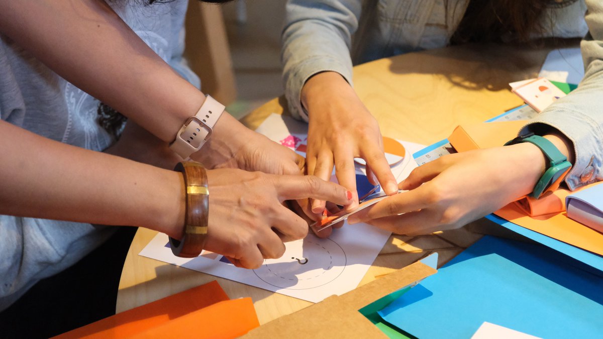 #formation
En novembre et janvier prochain, Sophie Laplante chercheuse <a href="/IRIF_Paris/">IRIF</a> propose 4 formations sur des dispositifs permettant d’aborder les concepts en jeu dans le calcul #quantique. La plupart sont en papier et conçus en collaboration avec <a href="/LouVettier/">Lou Vettier</a>, projet <a href="/qubobs/">Projet QuBobs</a>.