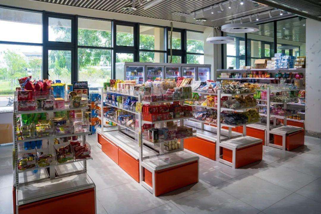 Lingshui_Lian's tweet image. #CampusGuide🍴
Curious about the food options in the Pilot Zone? Here’s a quick guide!👇
Cafeteria No.1 located on the northeast side of the Public Experiment Building, offers dining in its basement level. In Residential Zone 2, you can find a cafeteria with a variety of Chinese…