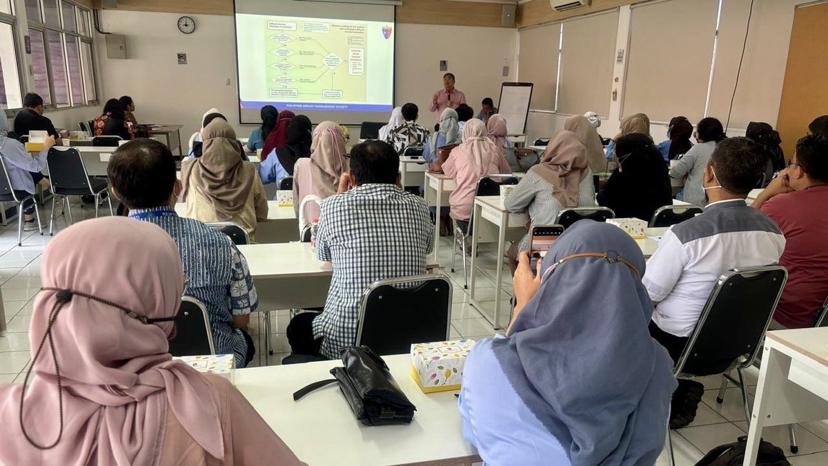 Paulo_SanPedro's tweet photo. Successful #awakeintubation requires a patient who is cooperative and able to follow instructions.

Lecturing at Fatmawati Hospital https://t.co/UgALXl2t0H