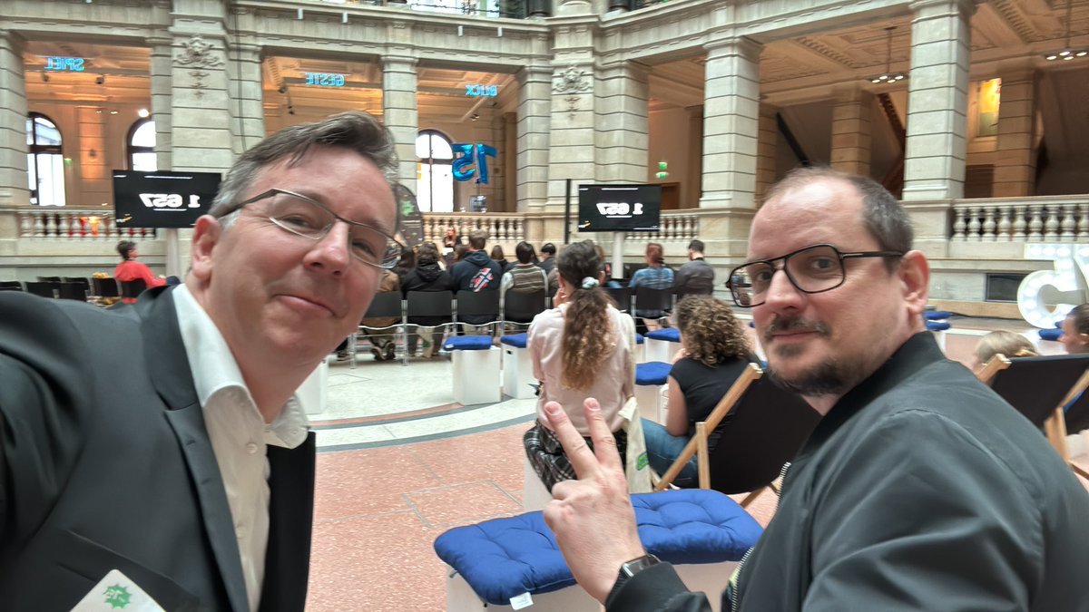 Beim dpa #Newscamp. <a href="/mueggemarvin/">Marvin Mügge</a> und ich erzählen heute mal was über Social und Memekultur <a href="/morgenpost/">Berliner Morgenpost</a> #Newscamp #dpa #75jahredpa