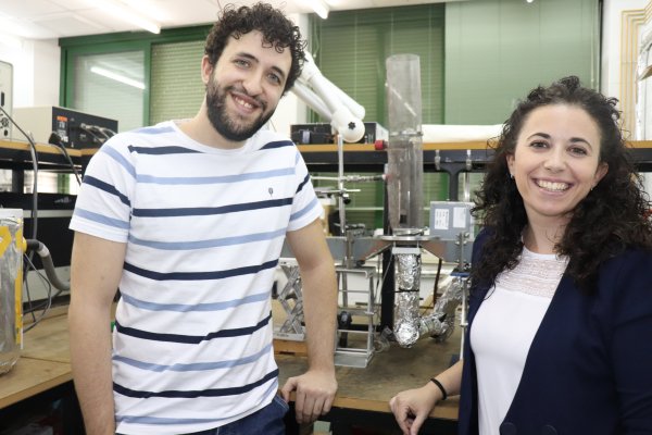 UCO_otri's tweet photo. 📢Nuevo diseño tecnológico de @Univcordoba permite incrementar la producción de grafeno➕del 22%. El proceso ha sido registrado para su evaluación como patente y podría suponer un paso importante en la fabricación a escala industrial.
+INFO➡️https://t.co/KodUiYIzjf
#ActualidadUCO https://t.co/35oY9HkDNZ