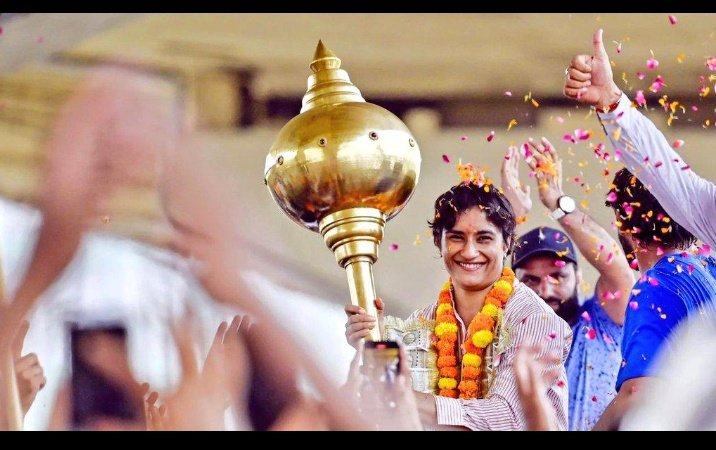 देश की बेटी को जीत की बहुत बहुत बधाई 
देश की आन बान सान देश की बेटी ...
<a href="/Phogat_Vinesh/">Vinesh Phogat</a> 
#HariyanaElection