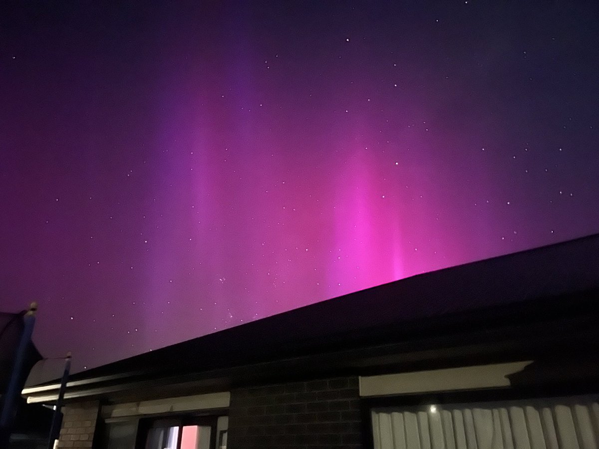Si π³πΏππ°οΈ ππ« (@rocketeersi) on Twitter photo Great Aurora over Rolleston this evening, by far the brightest Iβve seen with the naked eye Great Aurora over Rolleston this evening, by far the brightest Iβve seen with the naked eye