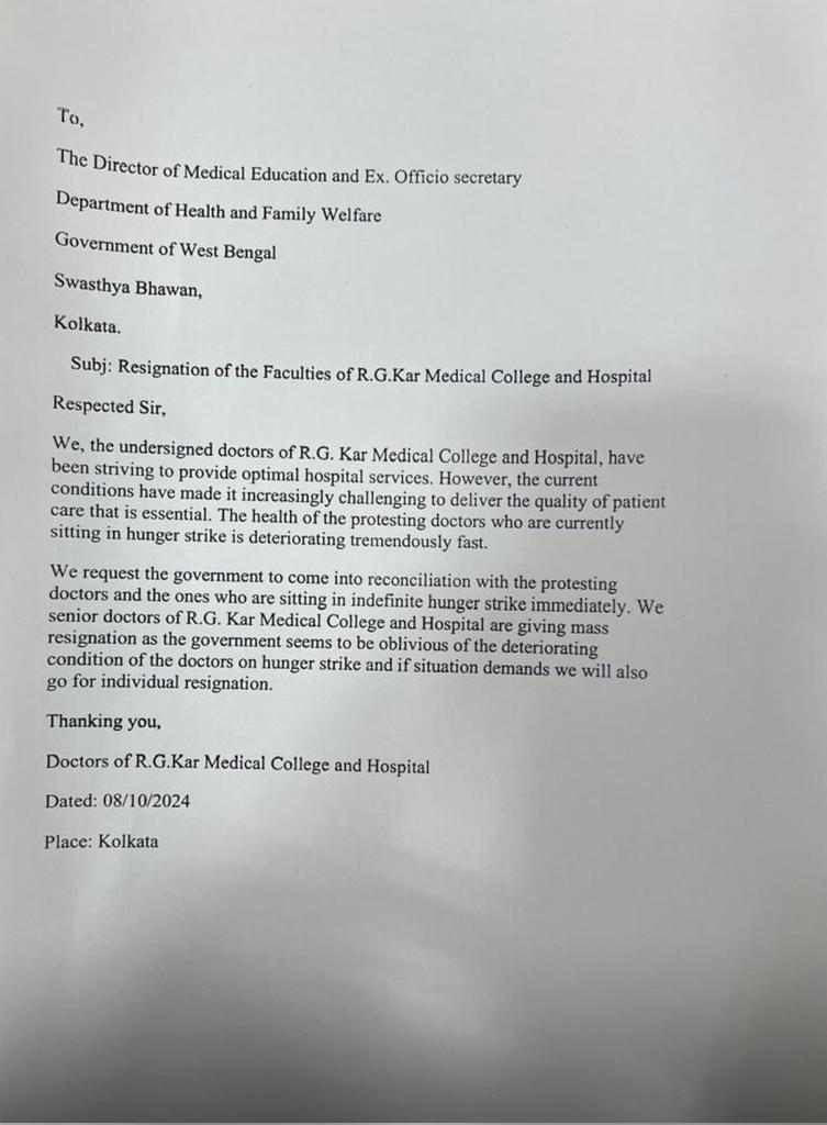 SanghamitraLIVE's tweet photo. #BigBreaking

#RGKar senior doctors tender mass resignation. https://t.co/sQLKpoFDHj